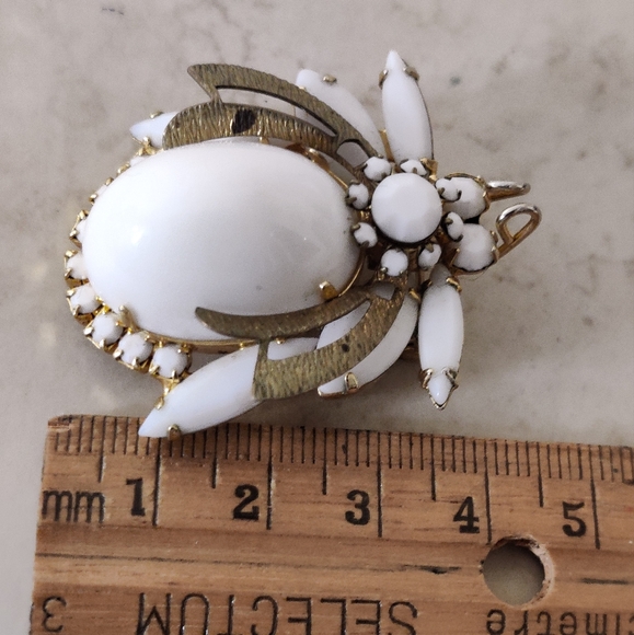 Vintage JULIANA Delizza & Elster Milk Glass Bee Bug Insect Pin Brooch - Picture 15 of 16